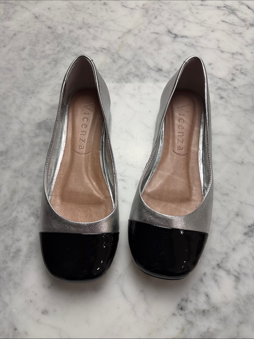 Vicenza silver and pantent black flats leather Size 7